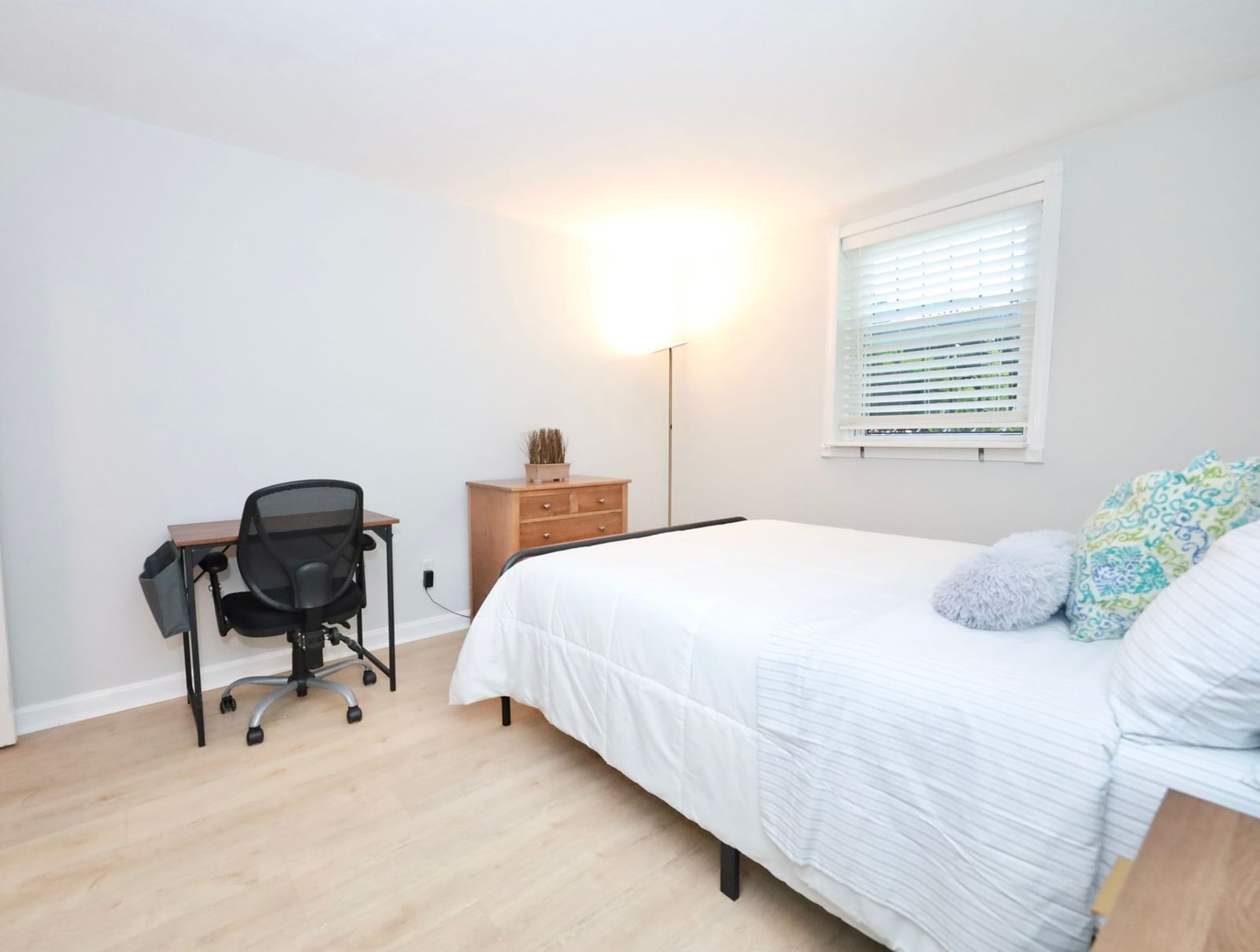 11 Cogswell Ave #6 Cambridge — Photo 7 of 13