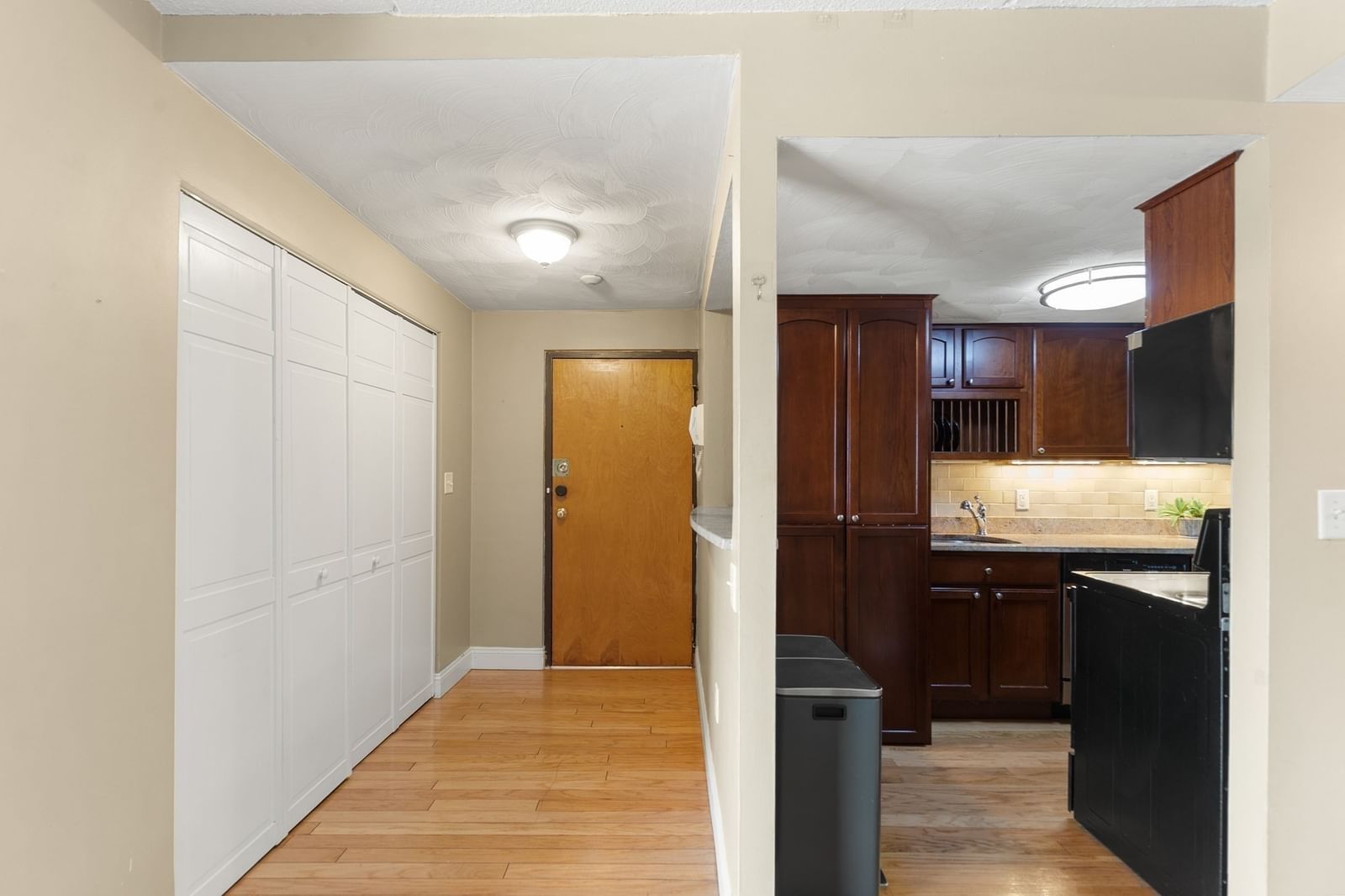 390 Broadway #51 Somerville — Photo 5 of 35