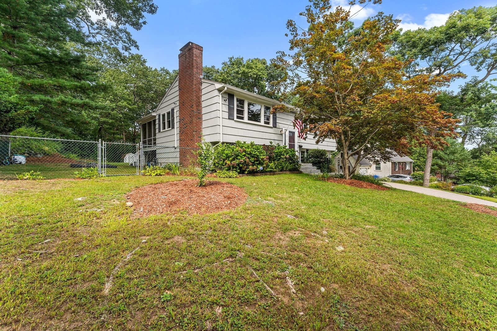 35 Donna Rd Holliston — Photo 2 of 34