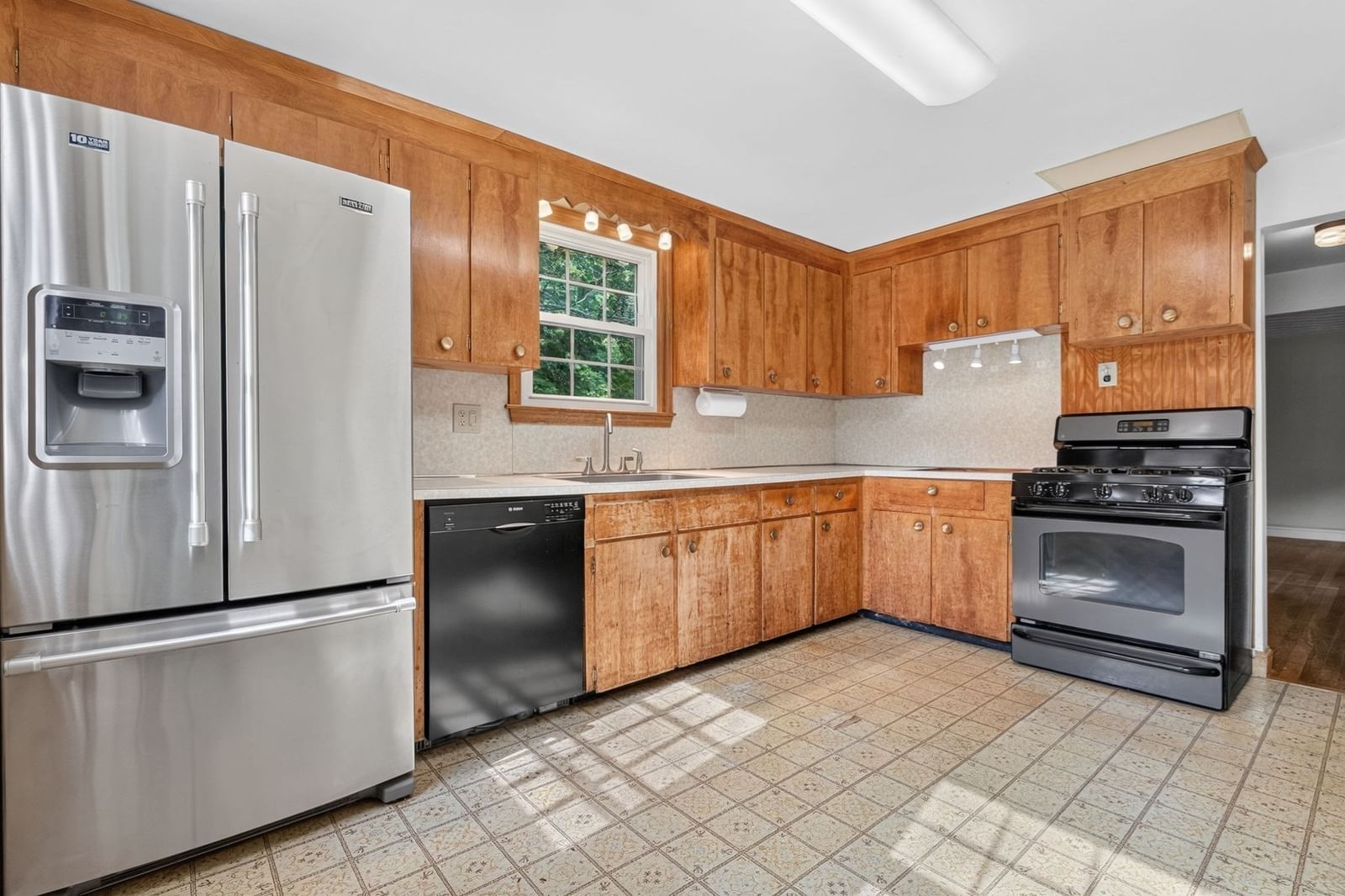 5 Robert Sproul Rd Medfield — Photo 5 of 41