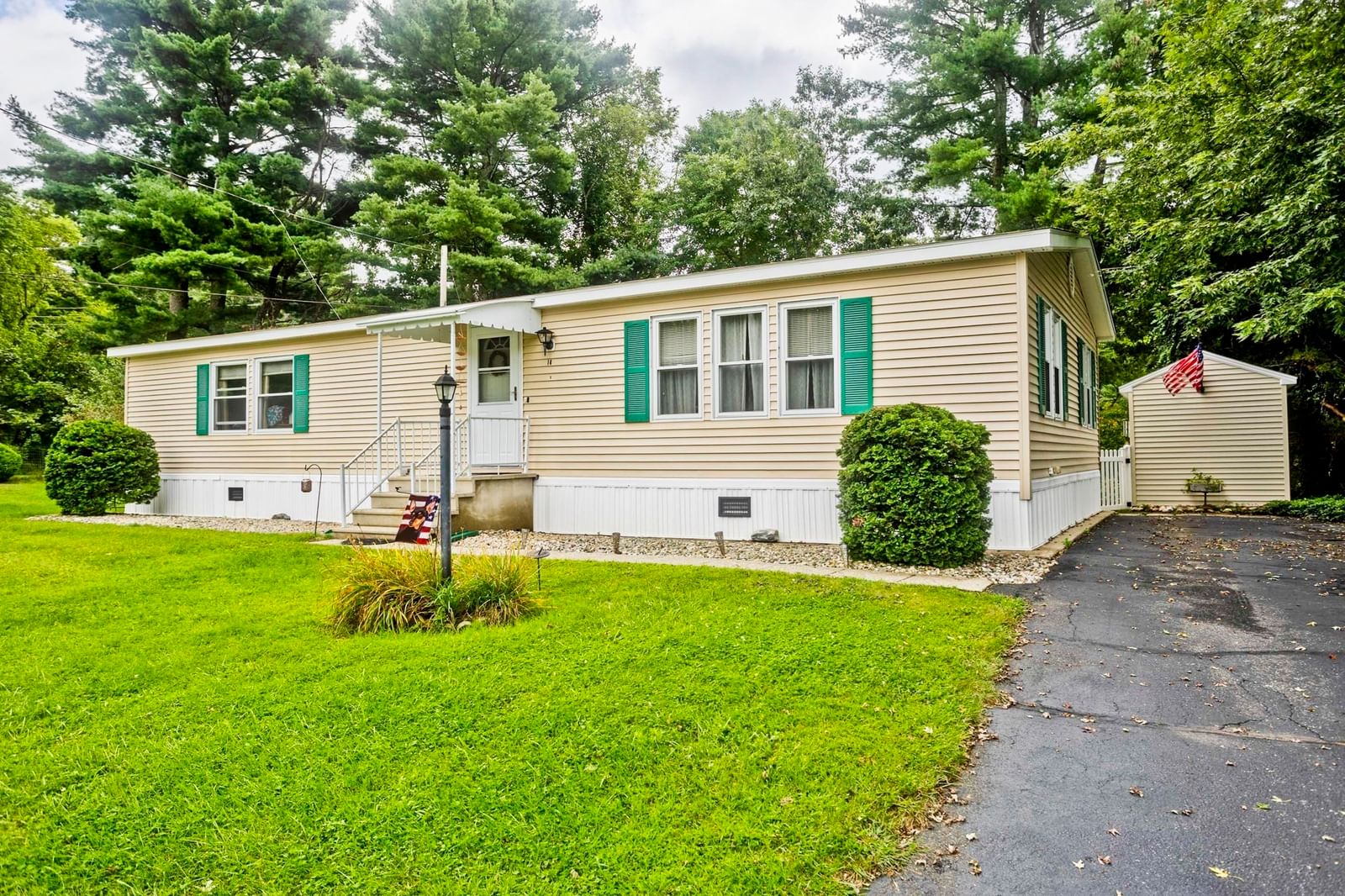 Property at 14 Sunnydale Circle, Brimfield, MA 01010