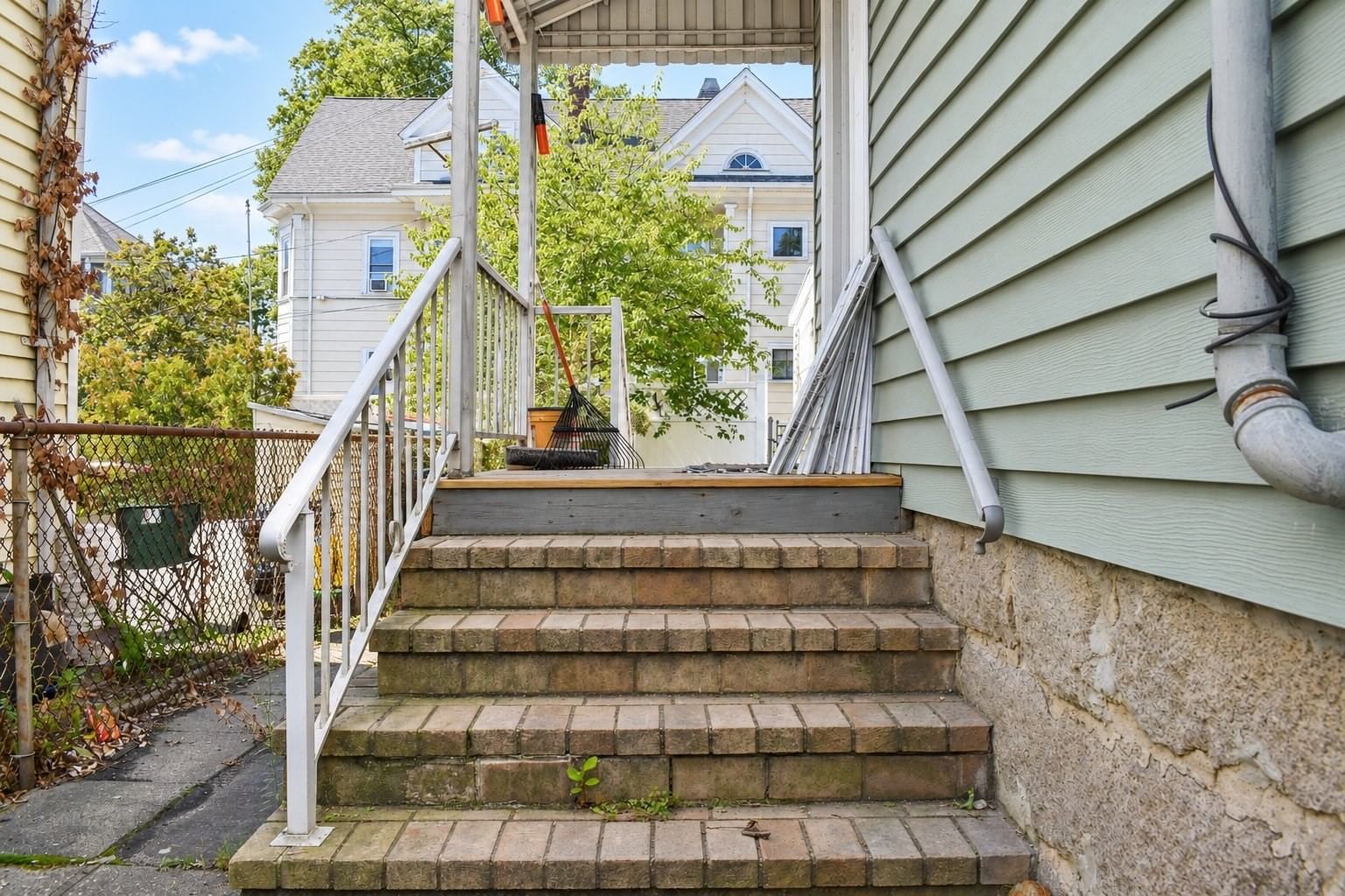 1585-1587 Acushnet Avenue New Bedford — Photo 4 of 42