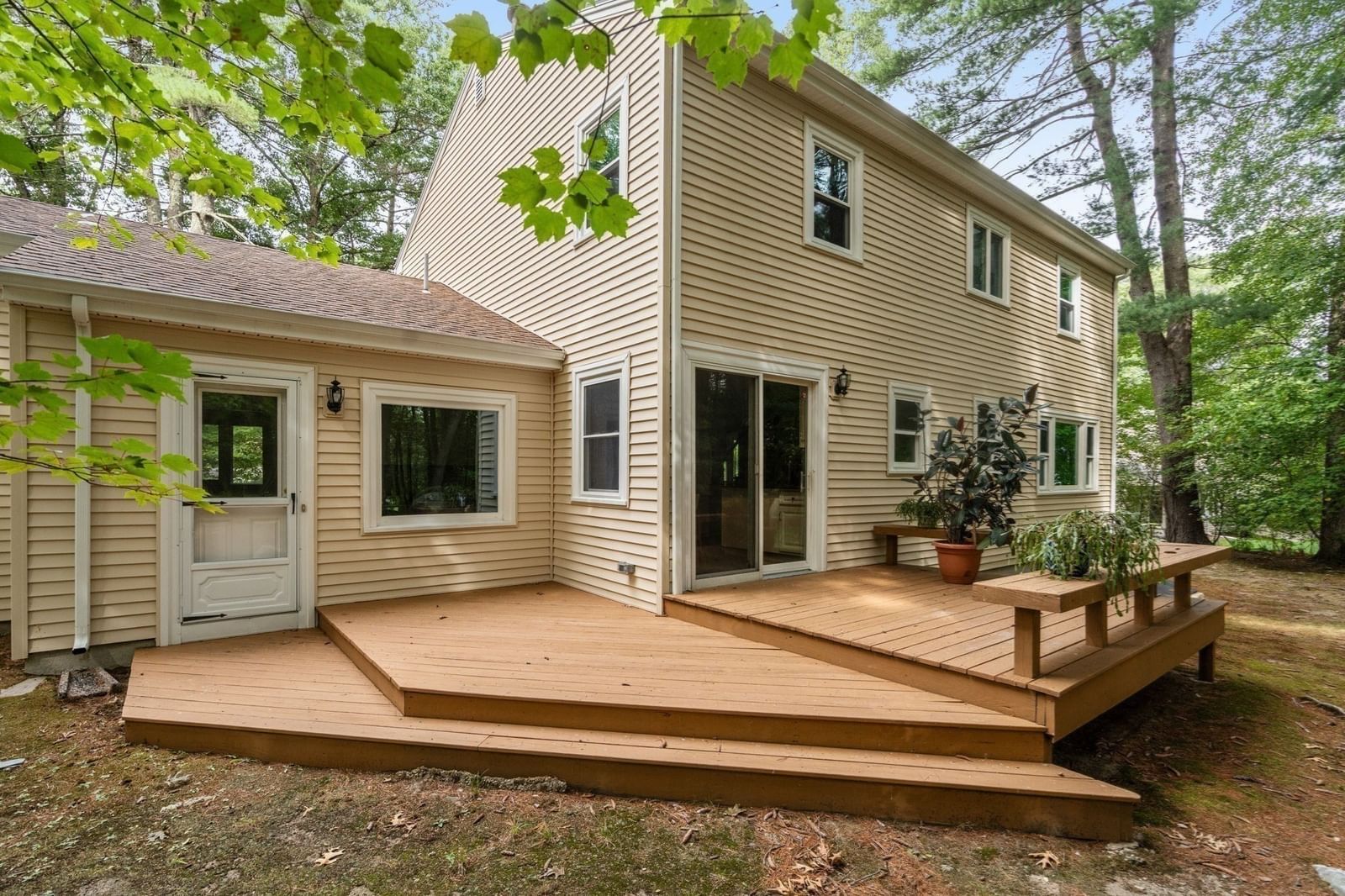 41 Old Stagecoach Rd Bedford — Photo 2 of 33
