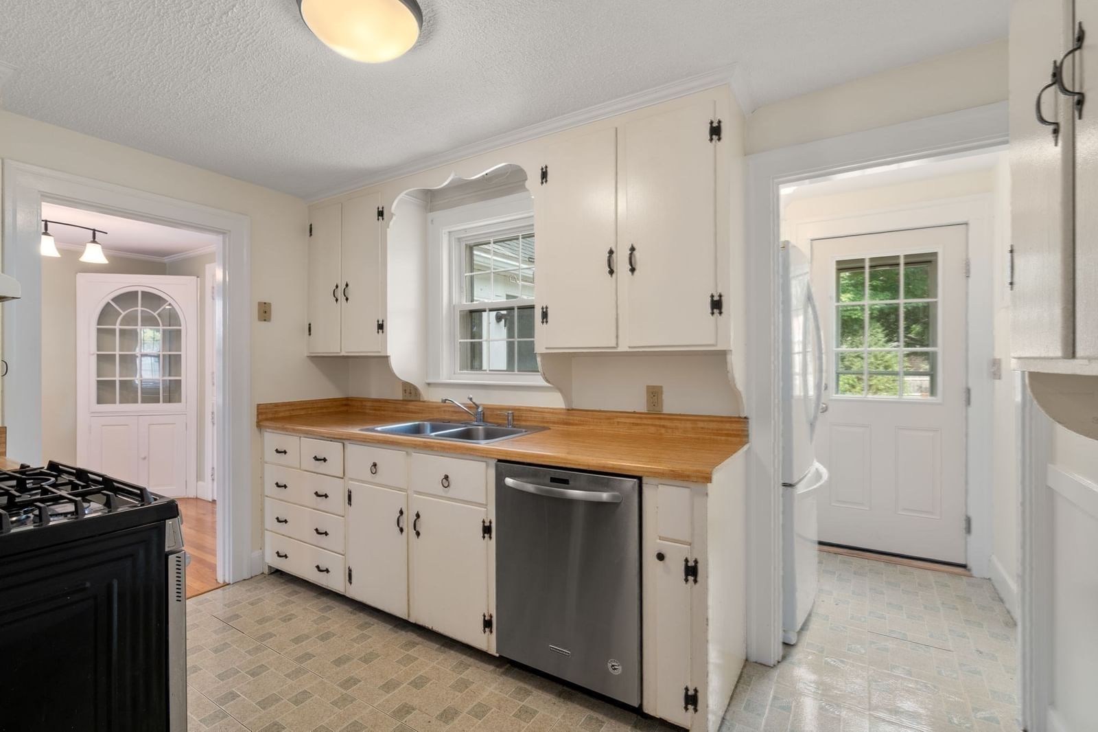 12 Arch Street Framingham — Photo 11 of 40