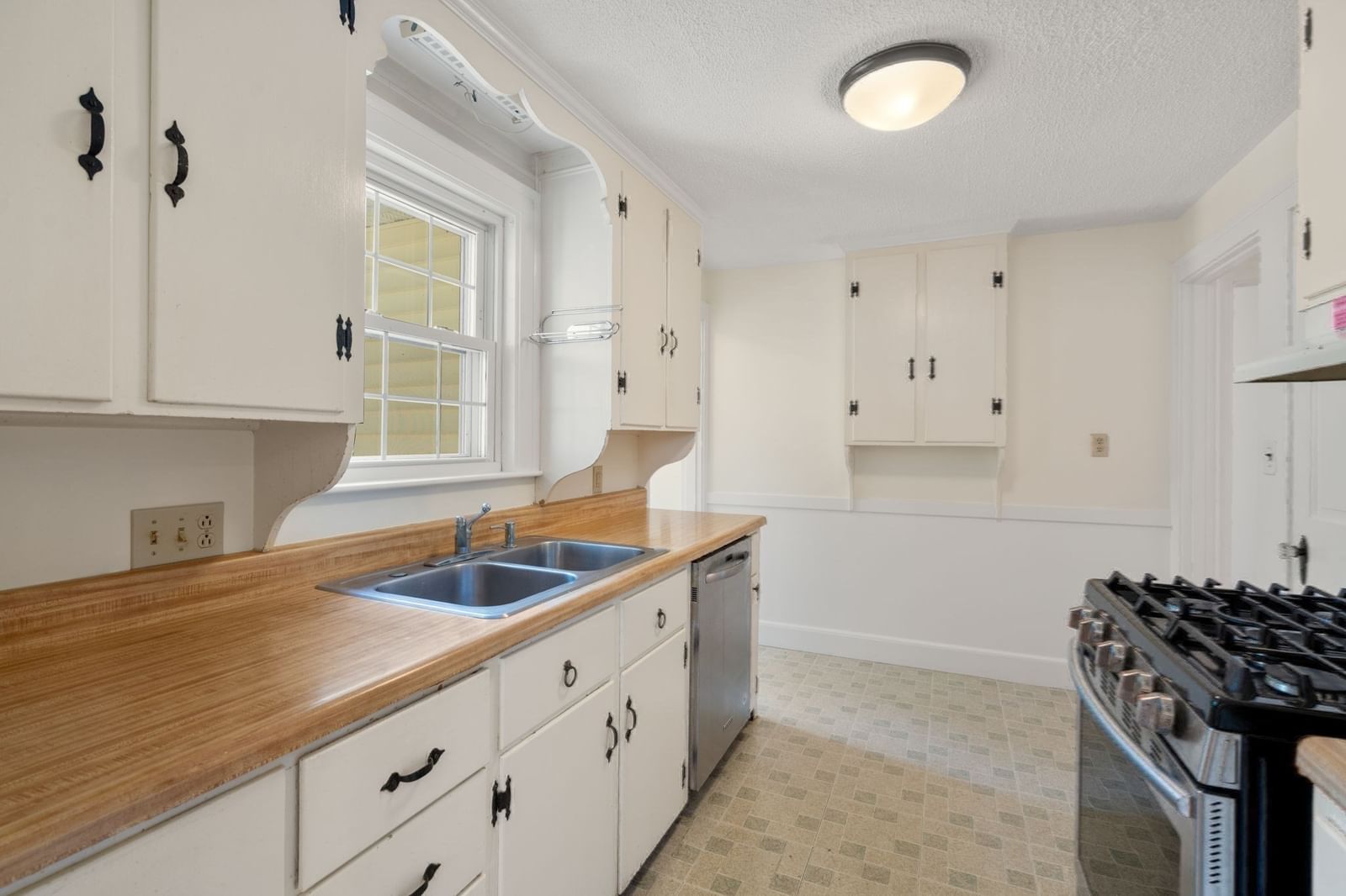 12 Arch Street Framingham — Photo 13 of 40