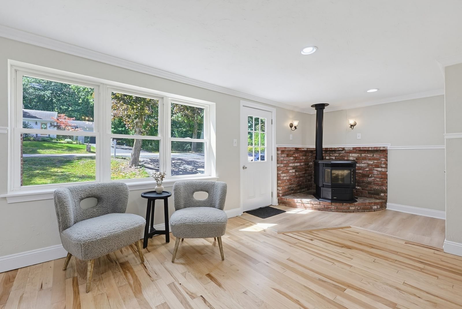 395 Oak St Franklin — Photo 4 of 42