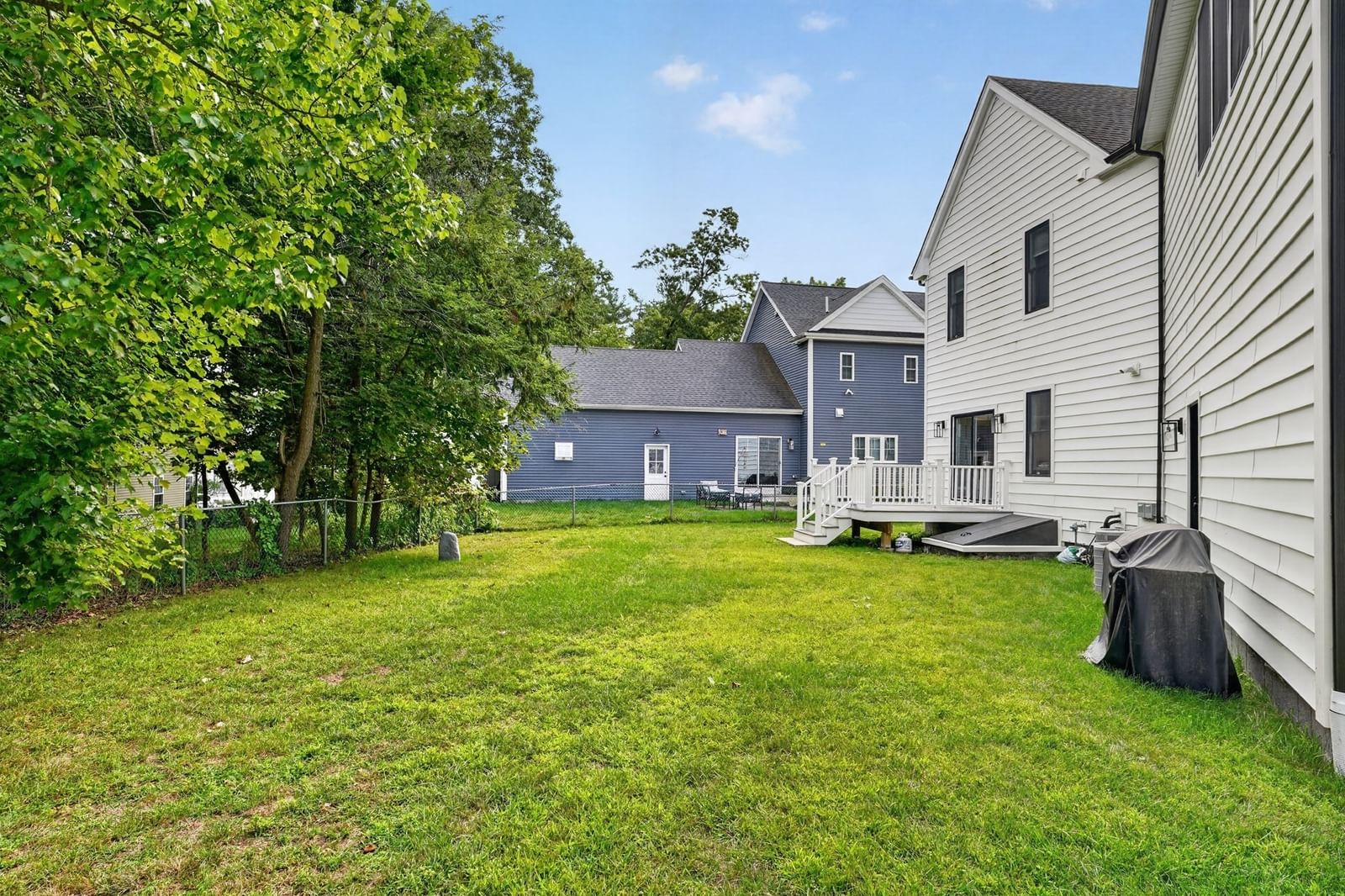 23 Evergreen Rd Natick — Photo 3 of 40