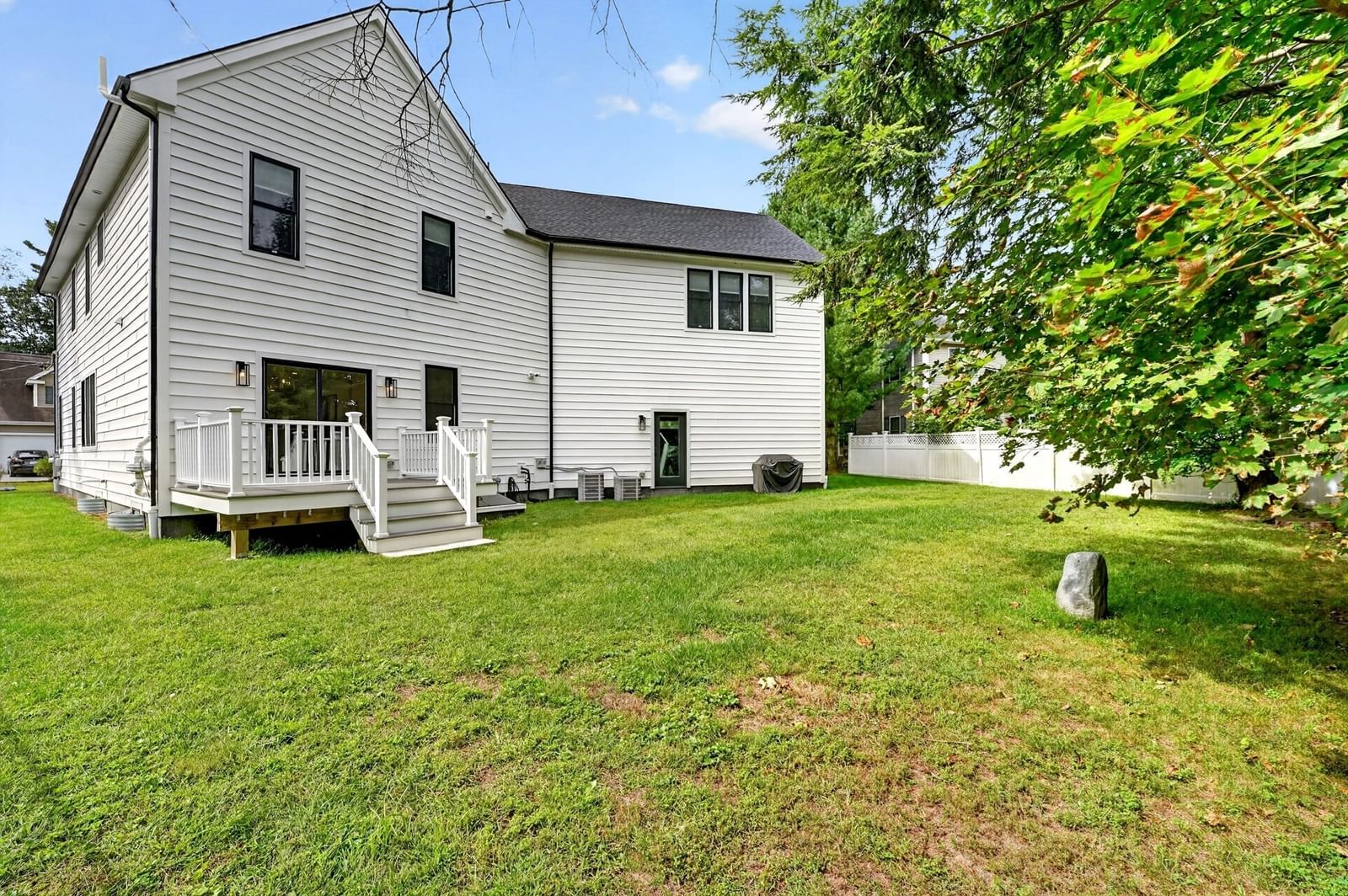 23 Evergreen Rd Natick — Photo 4 of 40