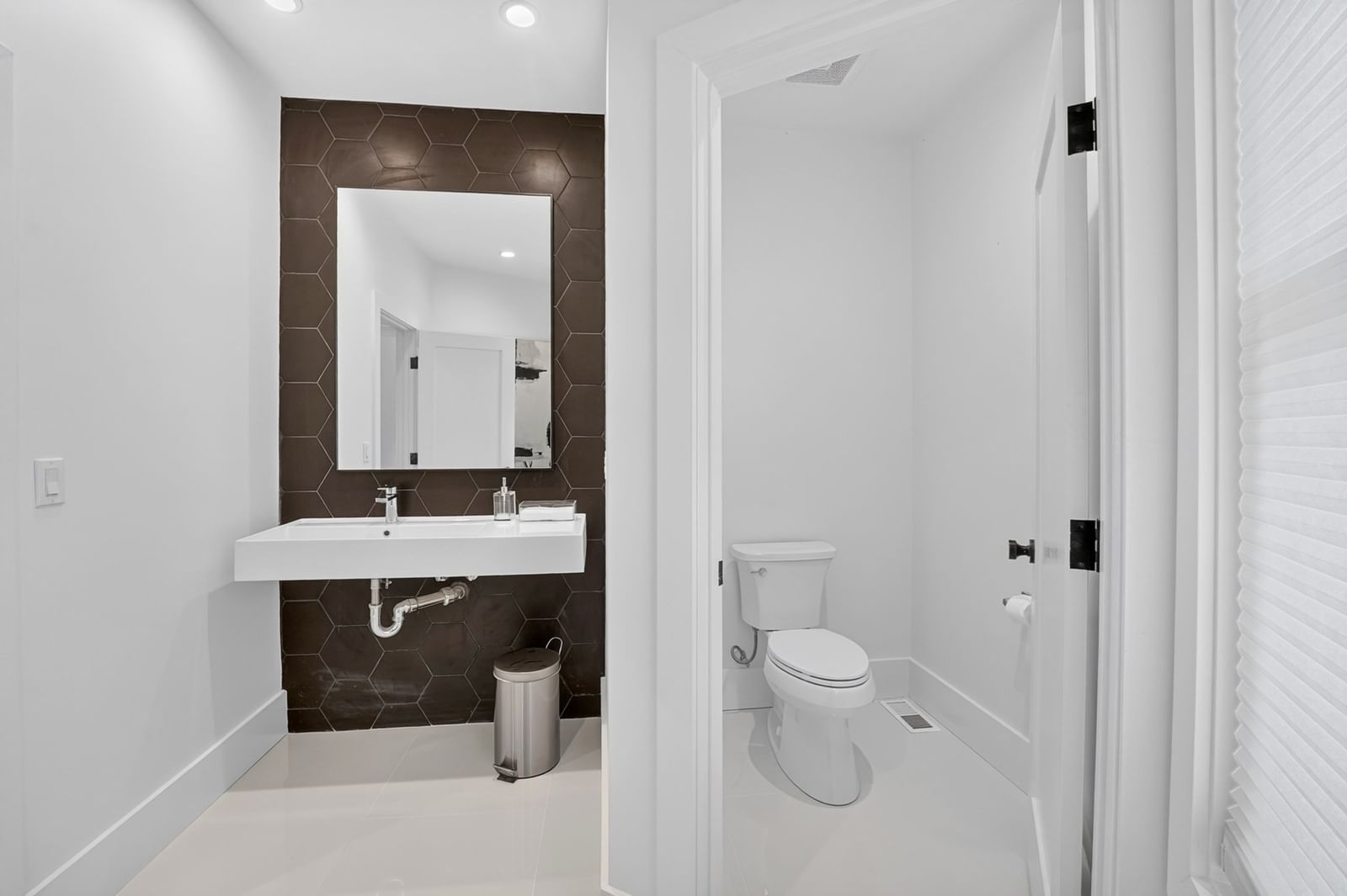 23 Evergreen Rd Natick — Photo 9 of 40