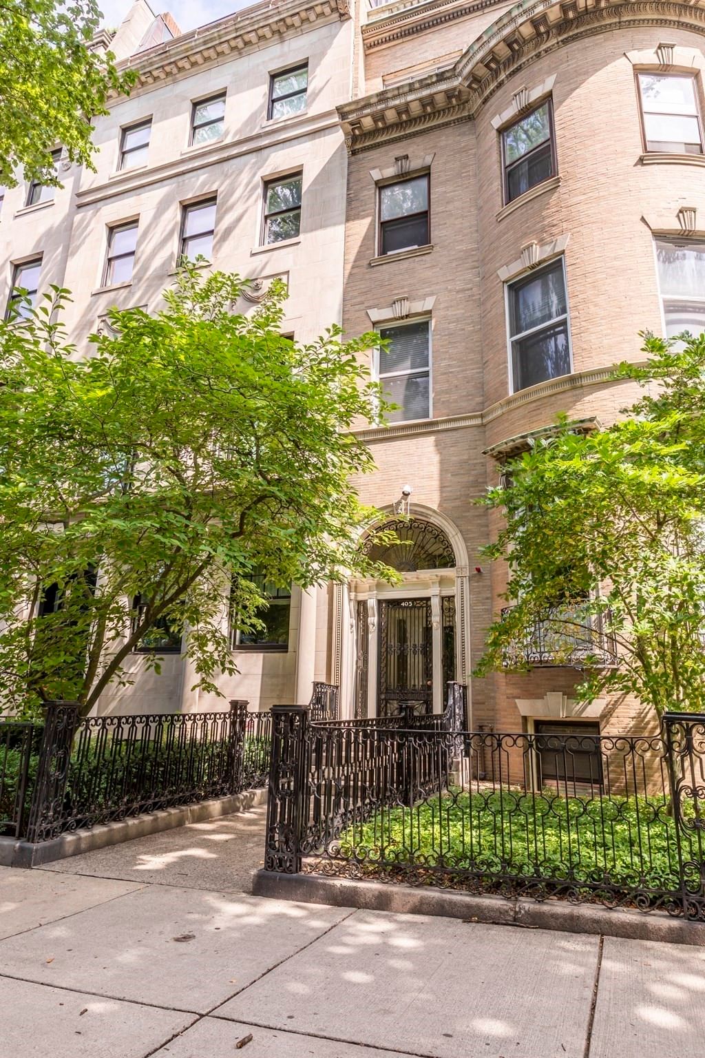 405 Commonwealth Ave #2B Boston — Photo 1 of 24