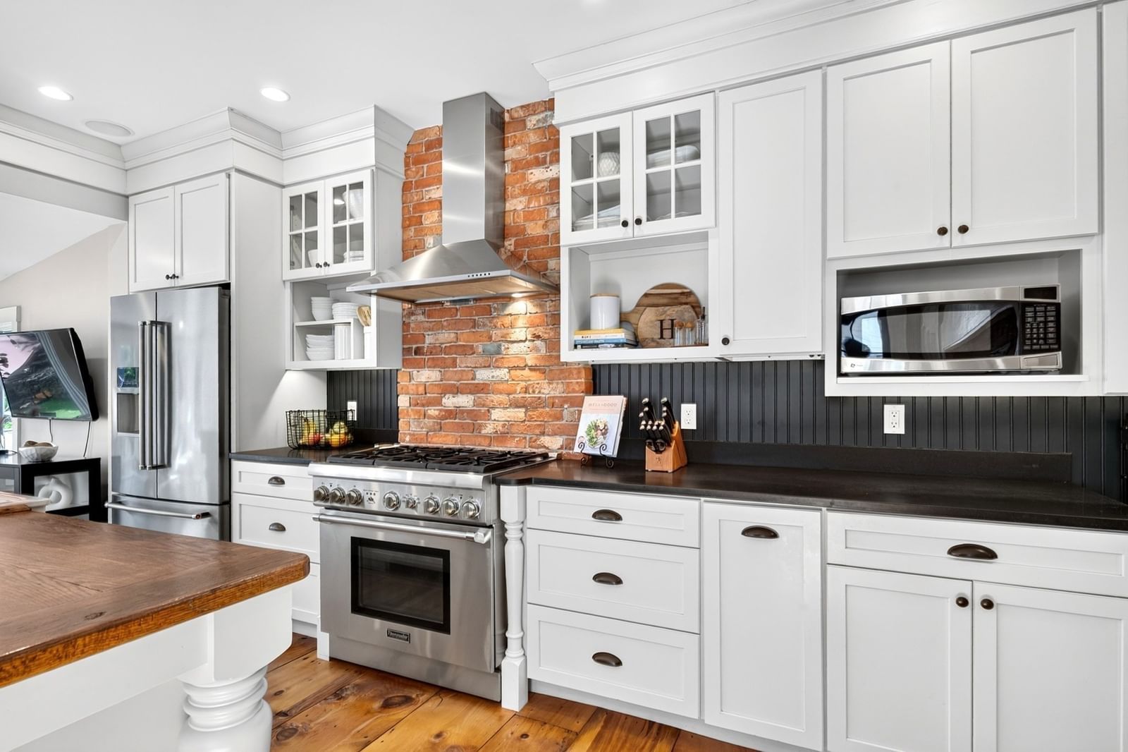 18 Broad St Newburyport — Photo 13 of 39