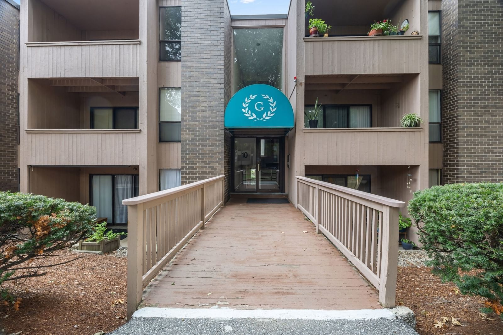 10 Shrewsbury Green Dr #I Shrewsbury — Photo 1 of 33