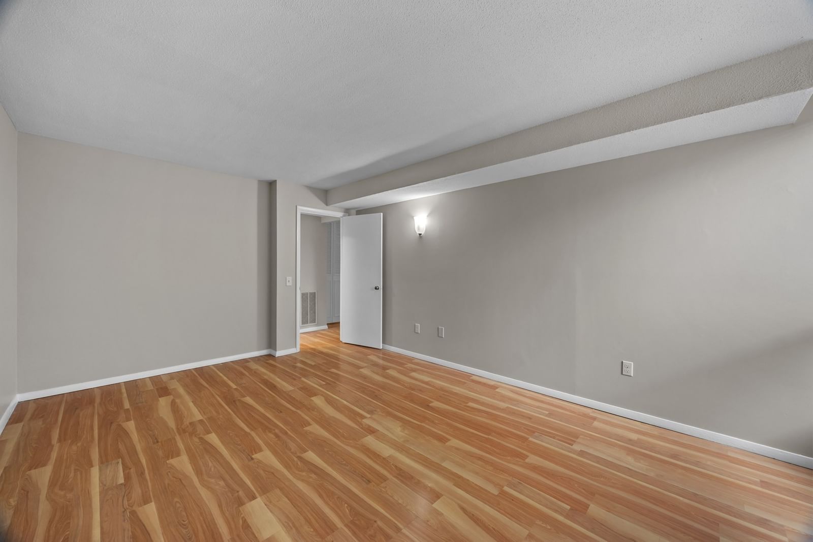 10 Shrewsbury Green Dr #I Shrewsbury — Photo 17 of 33