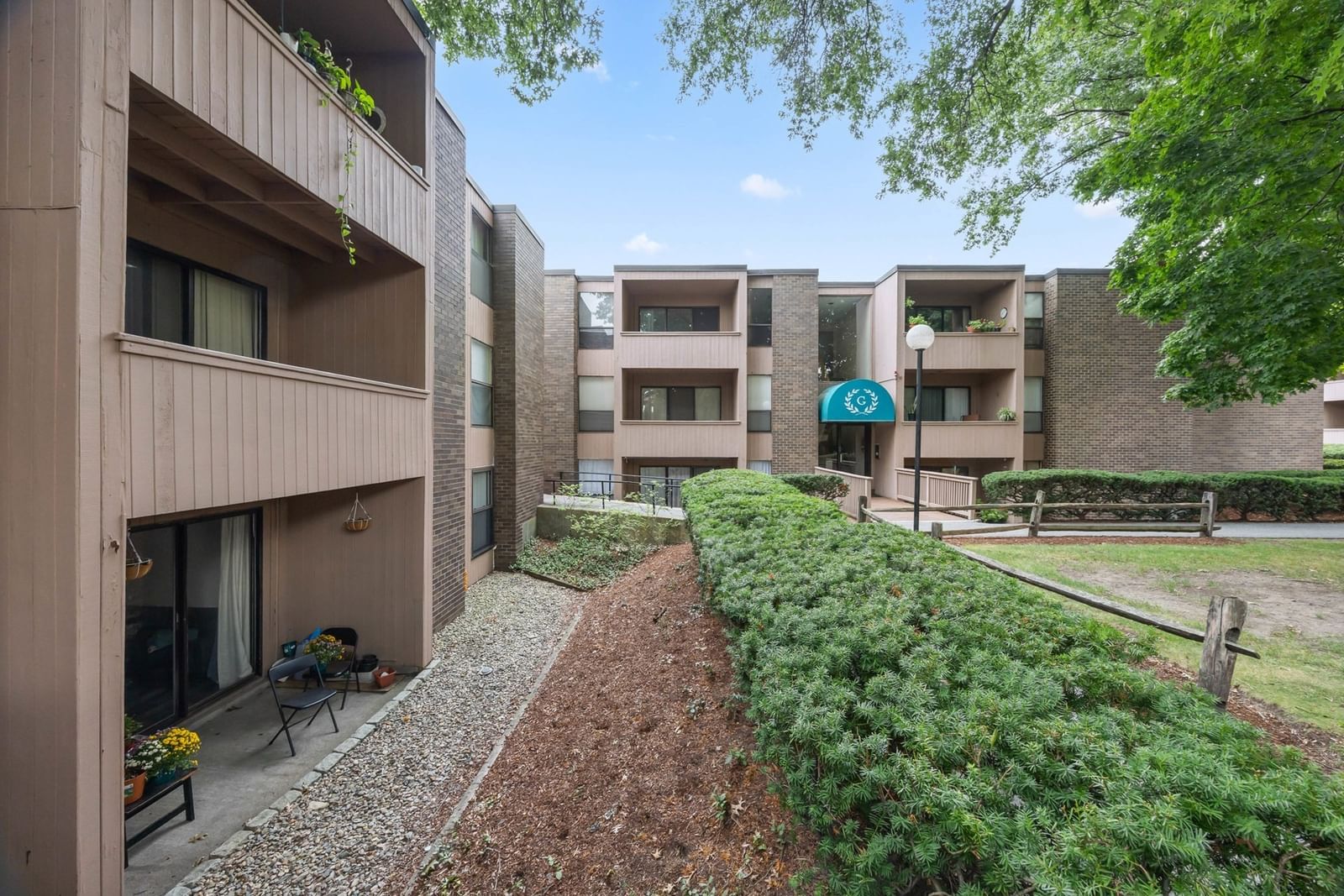 10 Shrewsbury Green Dr #I Shrewsbury — Photo 2 of 33