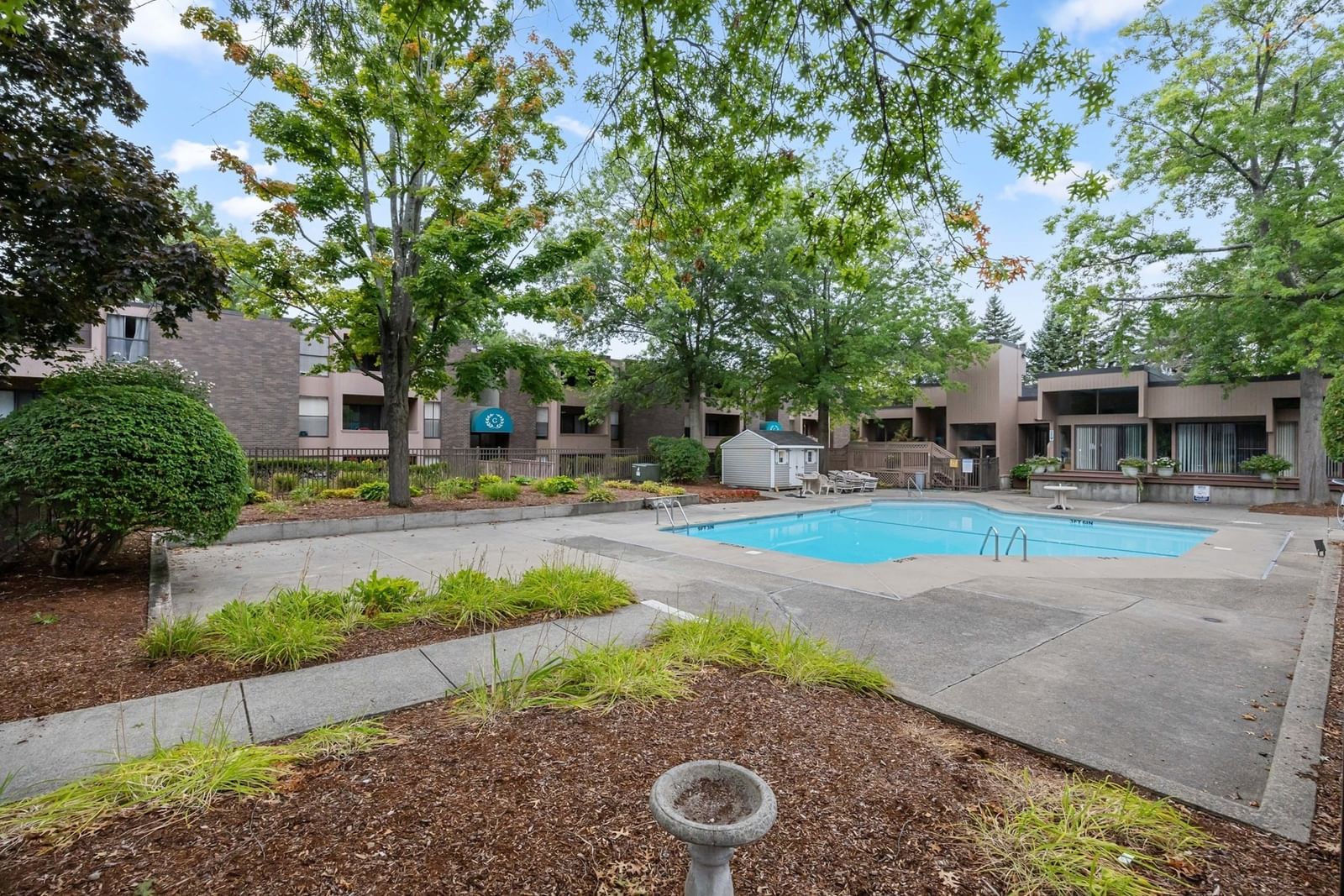 10 Shrewsbury Green Dr #I Shrewsbury — Photo 26 of 33