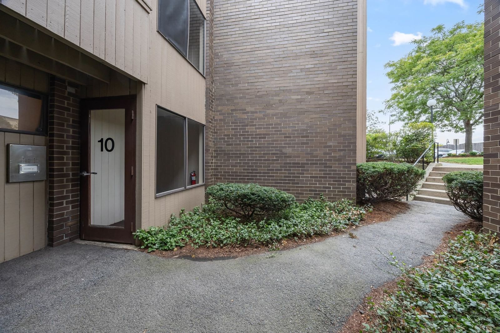 10 Shrewsbury Green Dr #I Shrewsbury — Photo 29 of 33