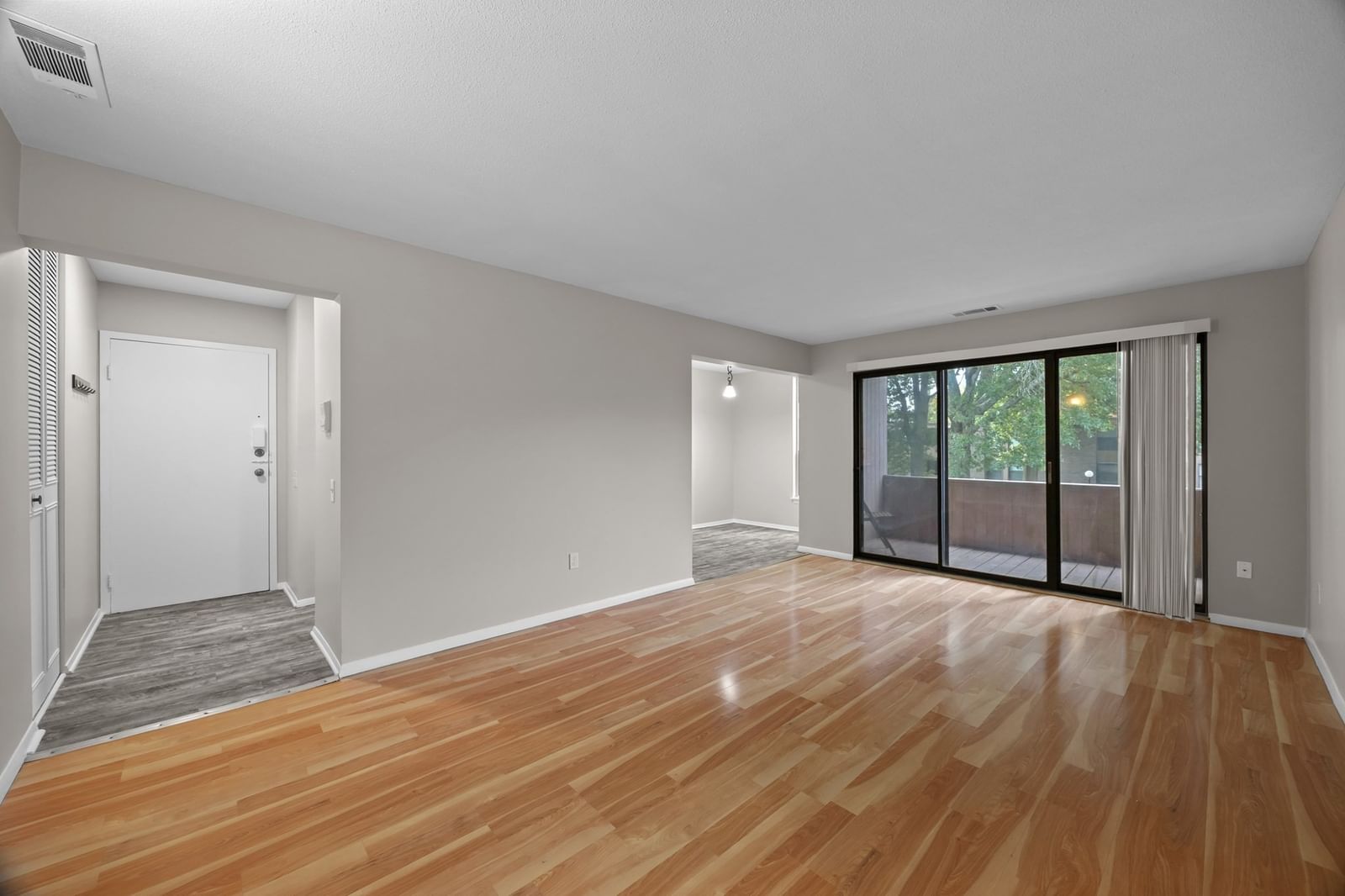 10 Shrewsbury Green Dr #I Shrewsbury — Photo 3 of 33