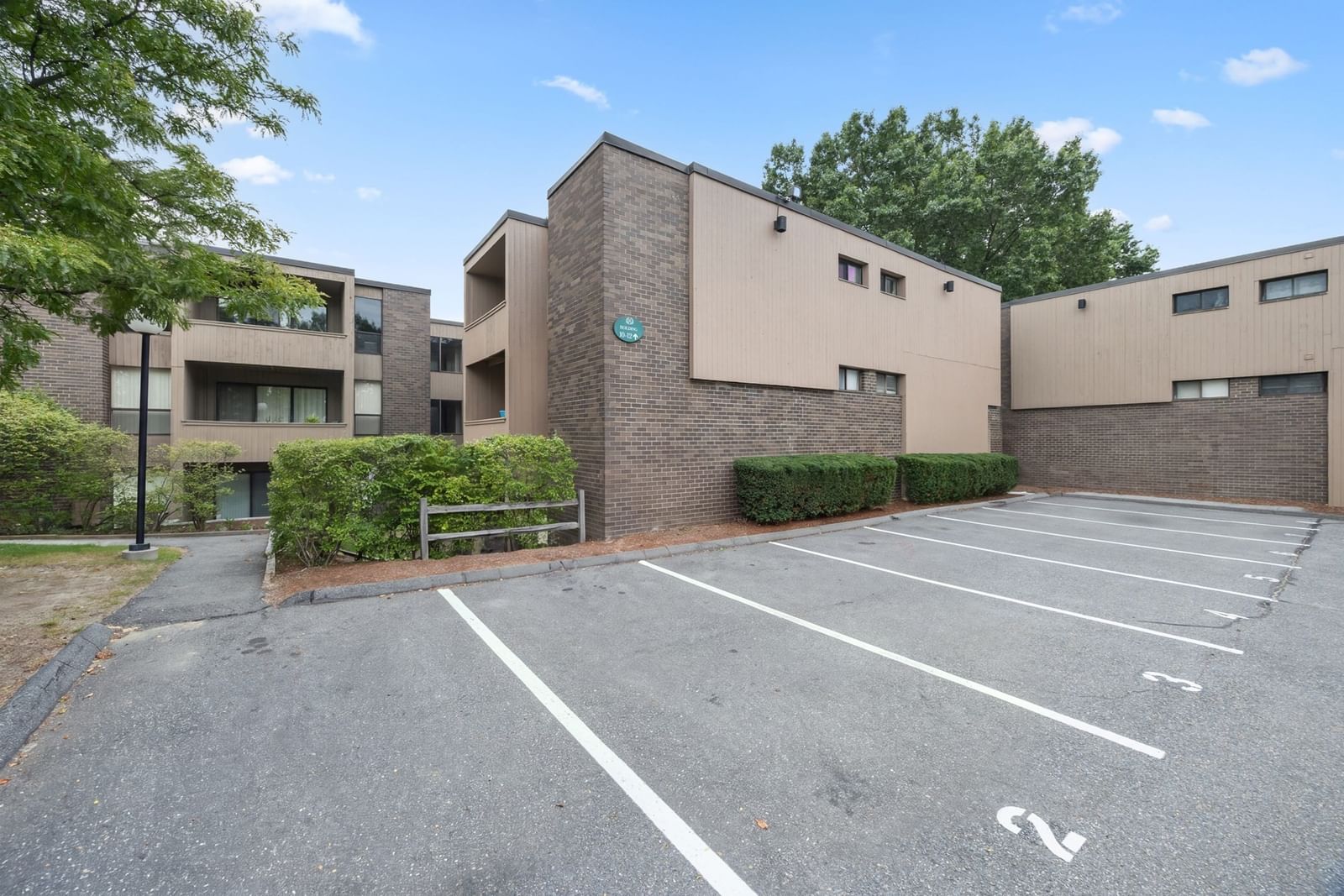 10 Shrewsbury Green Dr #I Shrewsbury — Photo 30 of 33