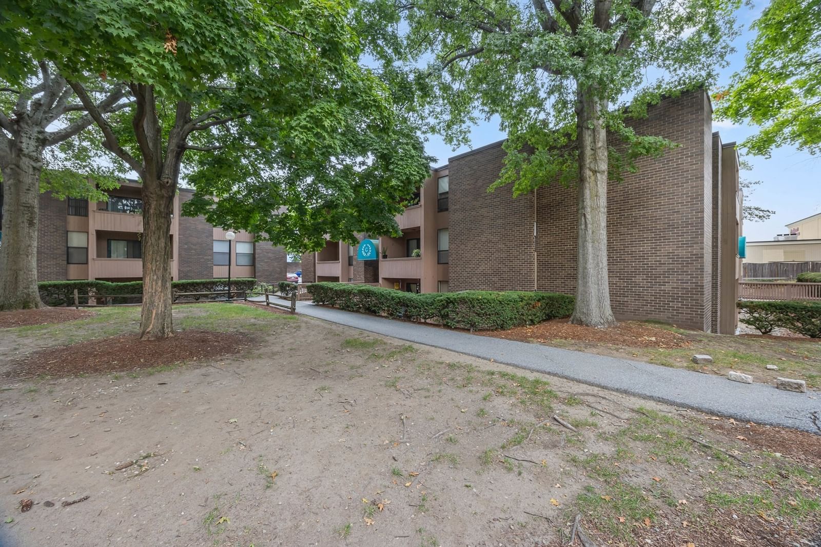 10 Shrewsbury Green Dr #I Shrewsbury — Photo 32 of 33