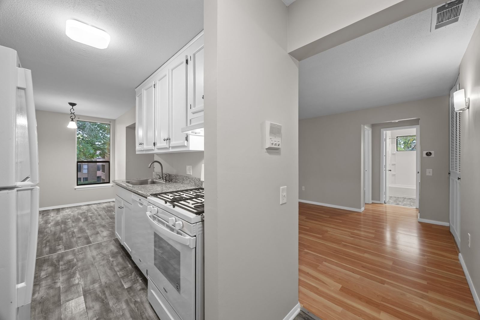 10 Shrewsbury Green Dr #I Shrewsbury — Photo 4 of 33