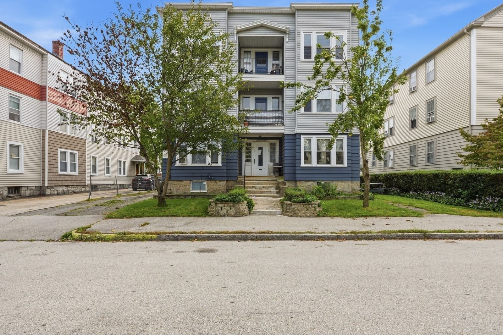17 Fairbanks St Worcester — Photo 3 of 42