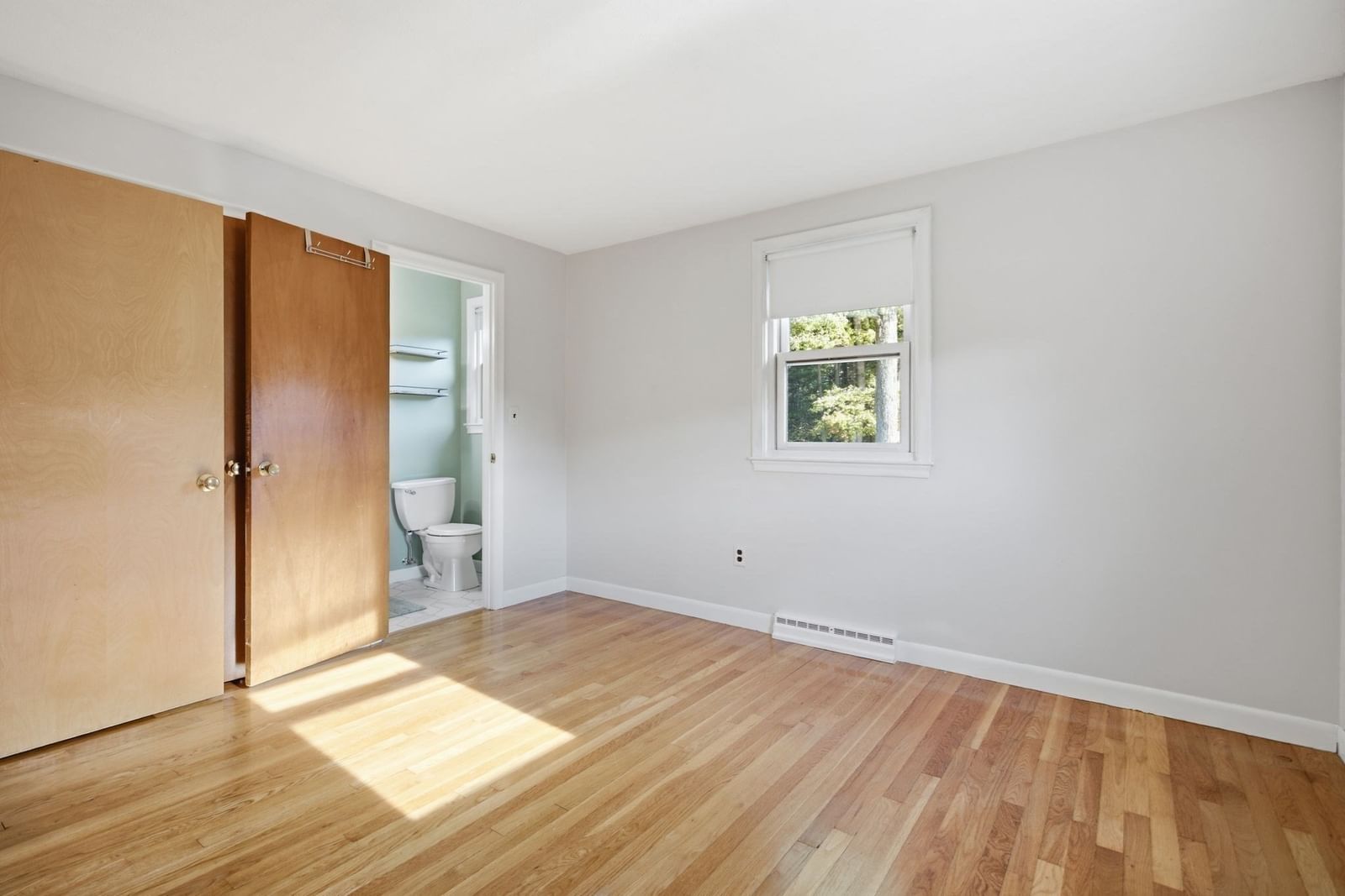53 Skilton Lane Burlington — Photo 12 of 23