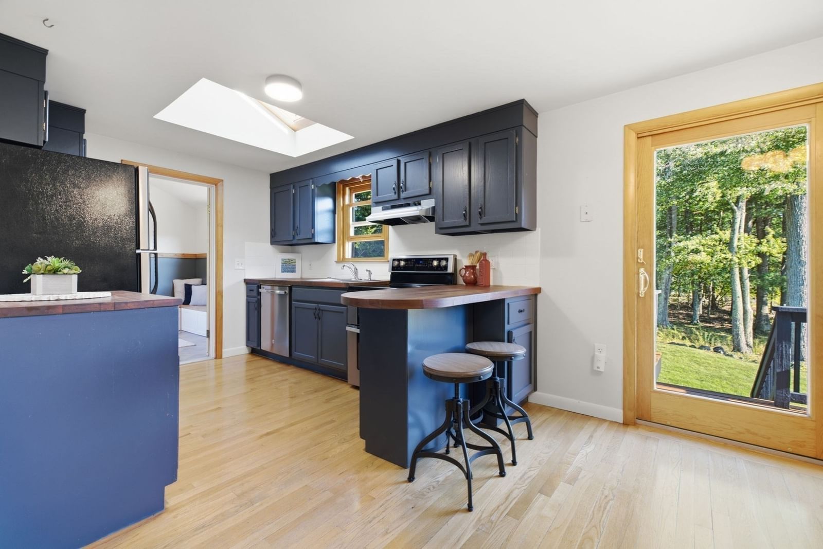 53 Skilton Lane Burlington — Photo 3 of 23
