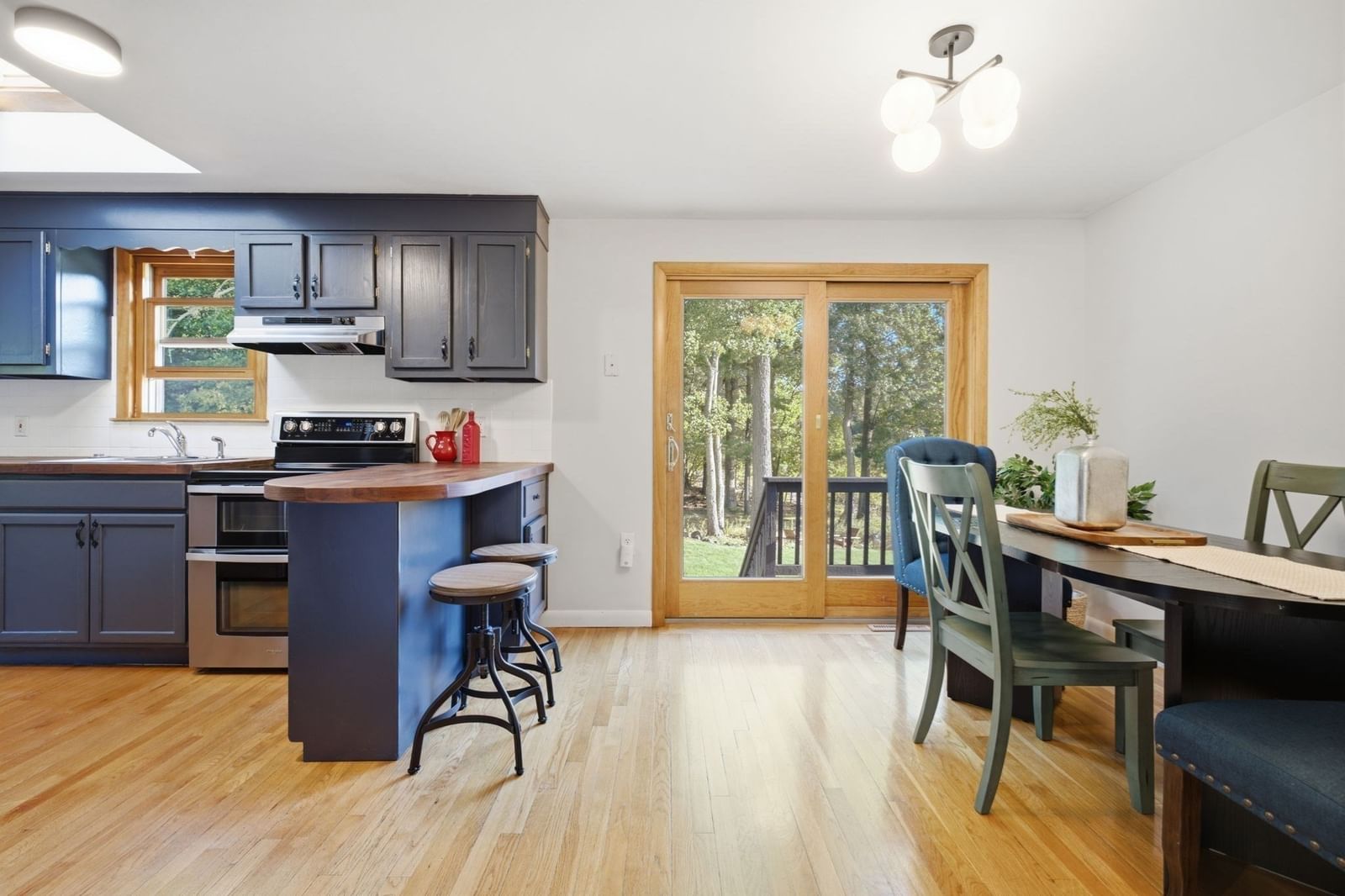 53 Skilton Lane Burlington — Photo 4 of 23