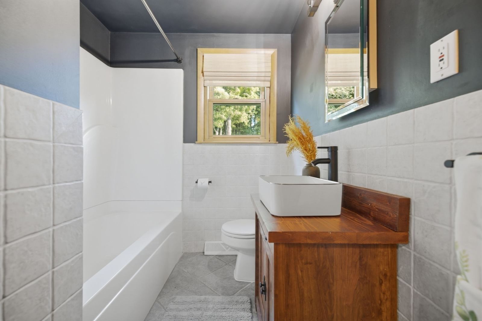 53 Skilton Lane Burlington — Photo 9 of 23