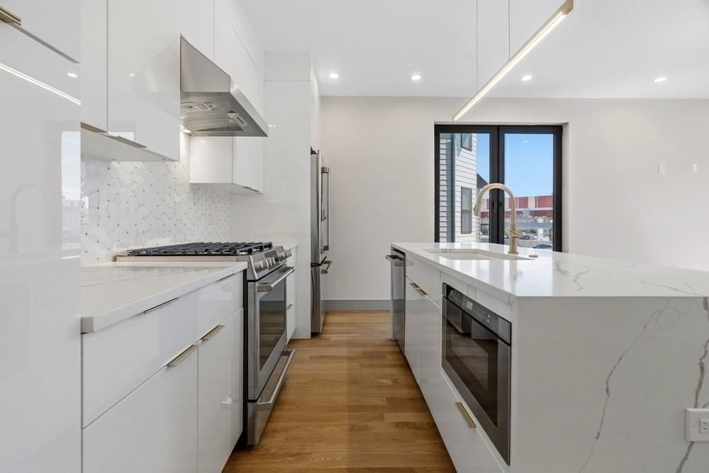 32 Mckone Street Boston — Photo 10 of 39