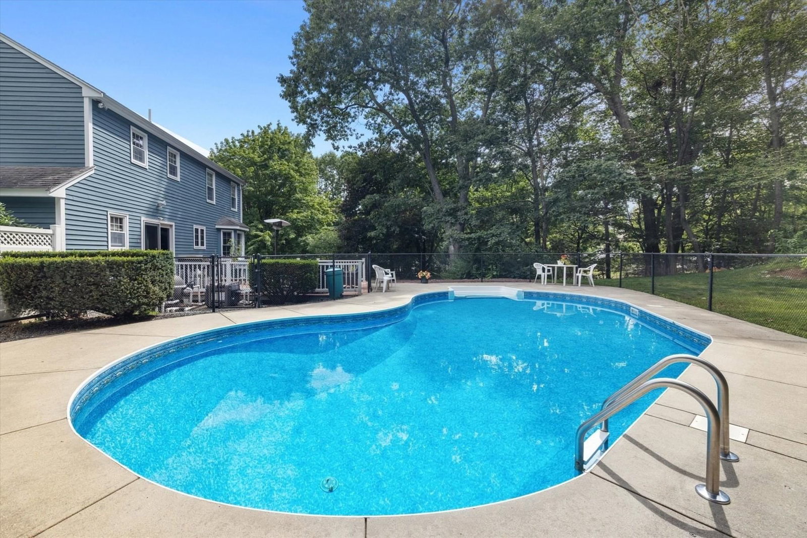 4 Blueberry Lane Norfolk — Photo 3 of 39