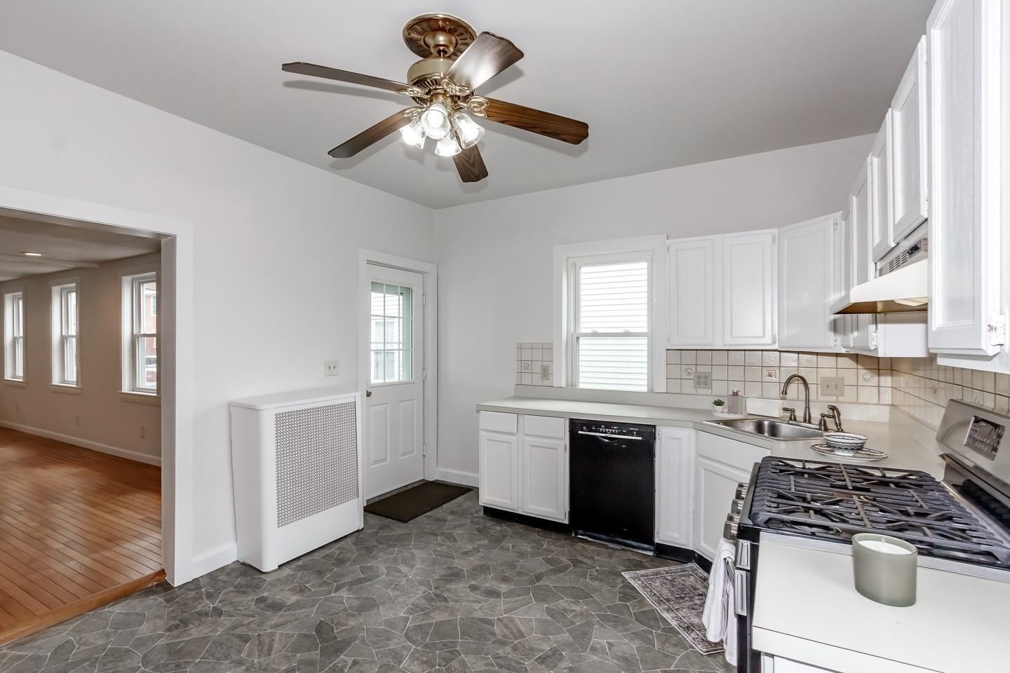 10 Elm Ct Andover — Photo 7 of 34