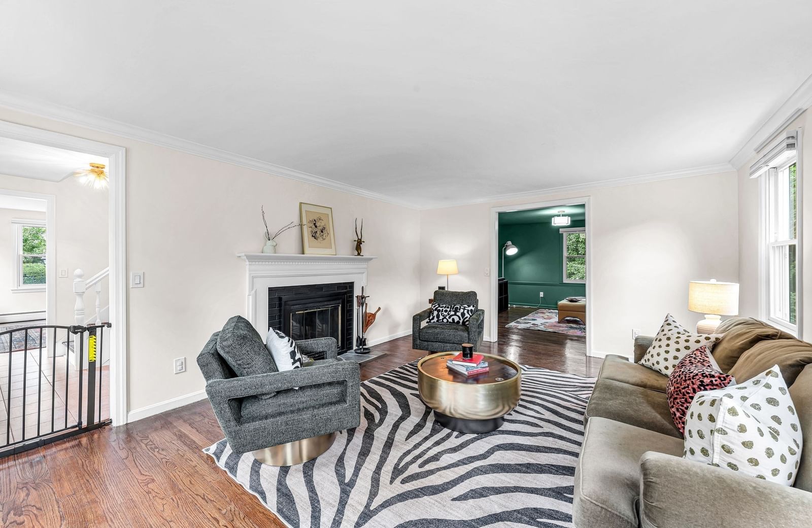 908 Frank Smith Rd Longmeadow — Photo 4 of 42