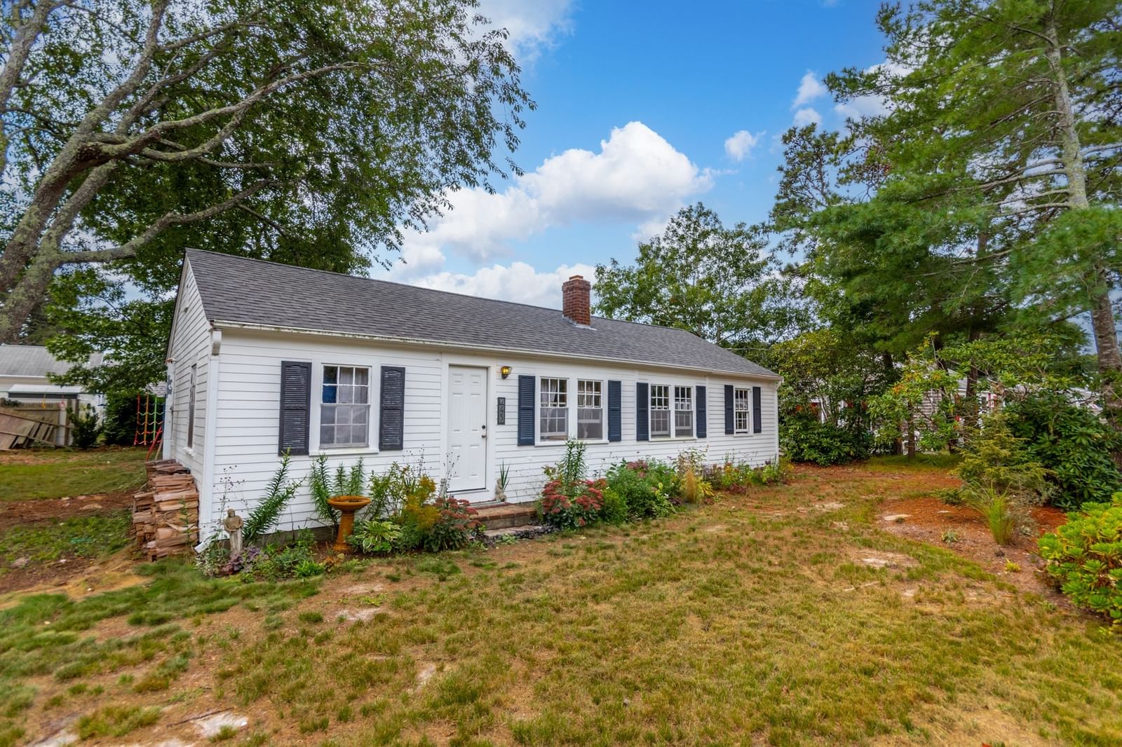 43 Evergreen St Yarmouth — Photo 2 of 20