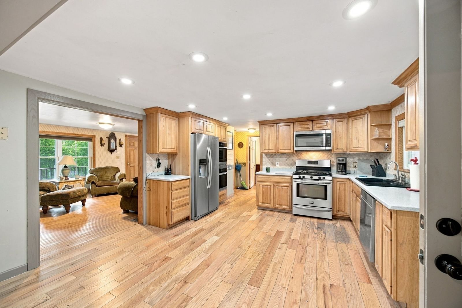 181 Wheeler Ave Orange — Photo 3 of 41