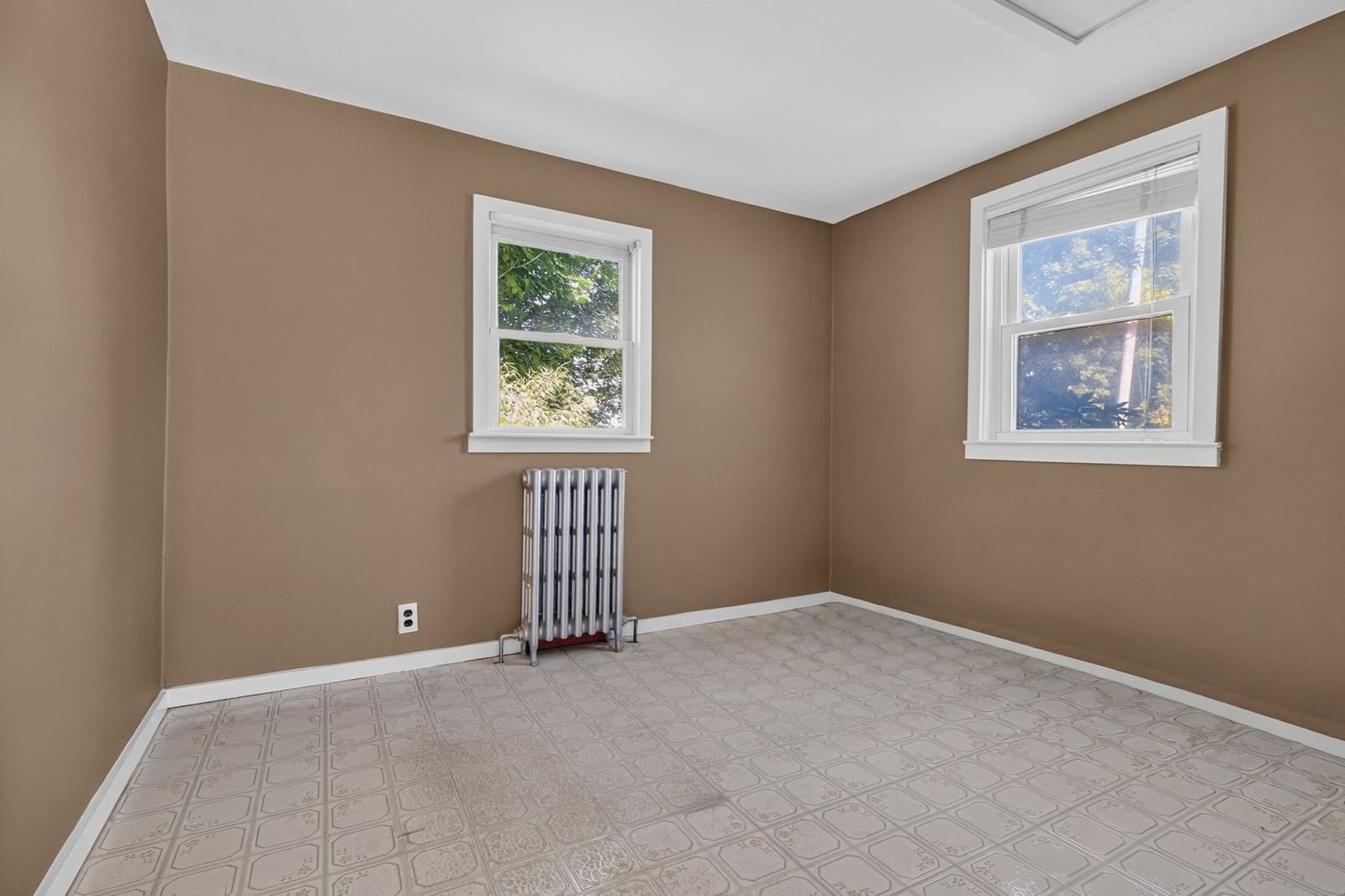 10 Hayward St Randolph — Photo 11 of 35