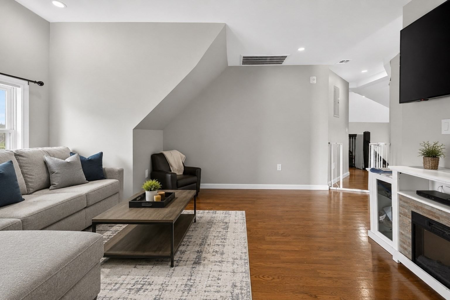 37 Stonehurst Boston — Photo 8 of 25