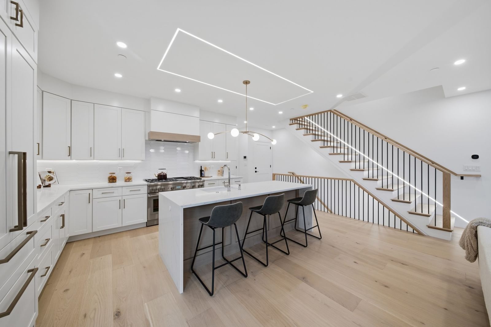 421 East 6th Street #4 Boston — Photo 5 of 42