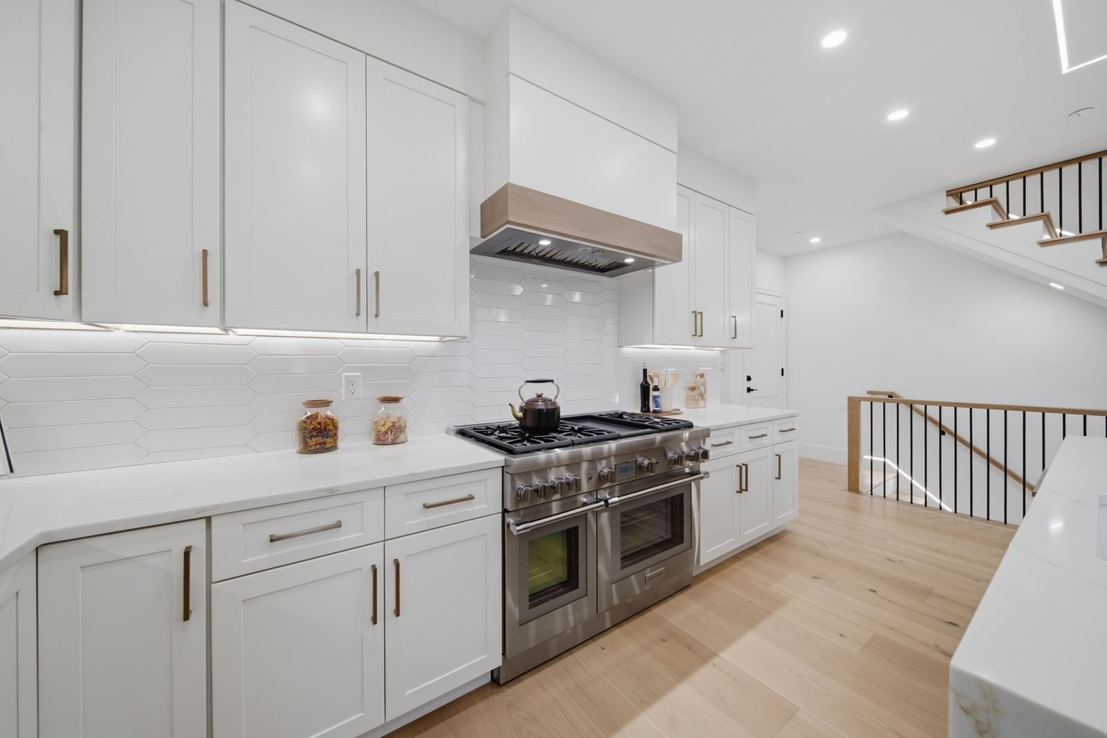 421 East 6th Street #4 Boston — Photo 8 of 42