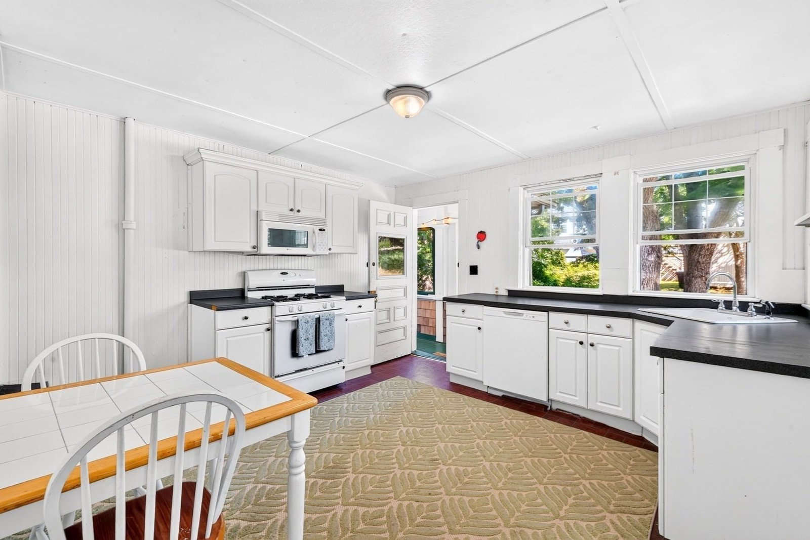 34 Pequossett Ave Falmouth — Photo 7 of 42
