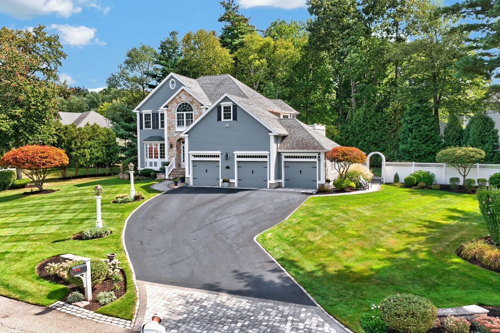 21 Somerset Dr Andover — Photo 2 of 42