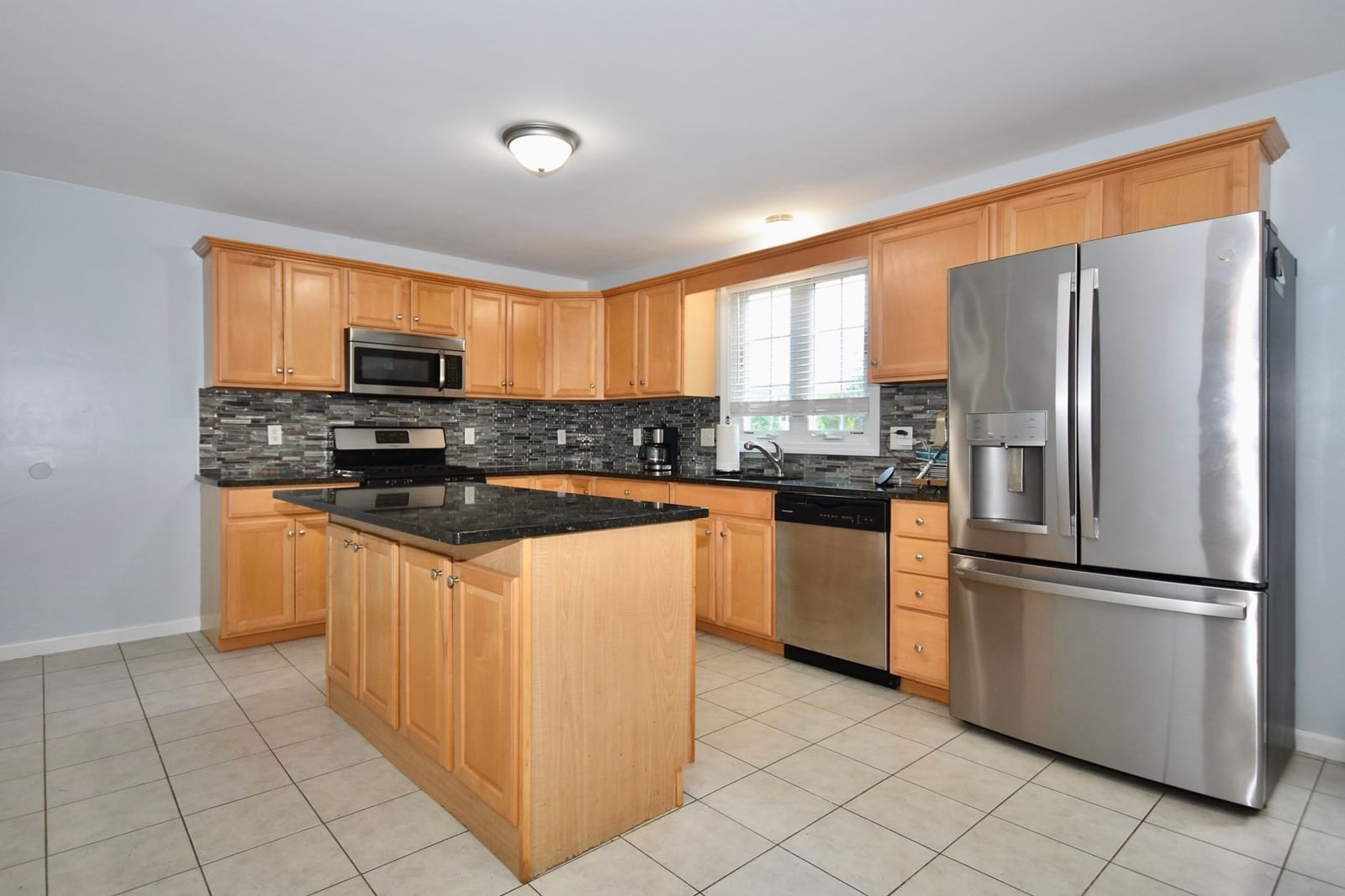 581 Plymouth St #581 Middleboro — Photo 8 of 23