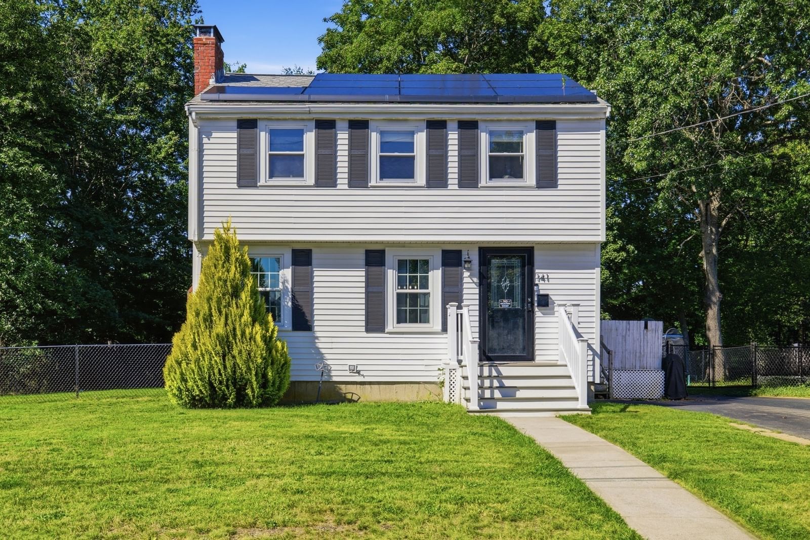 141 Moncrief Road Rockland — Photo 1 of 19