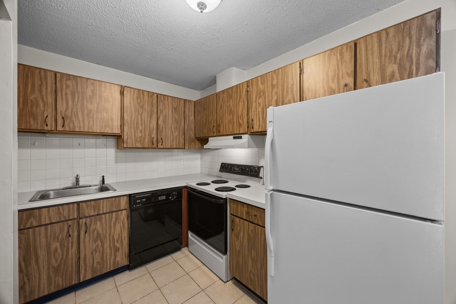 9 Thayer Pond Dr #8 Oxford — Photo 3 of 34