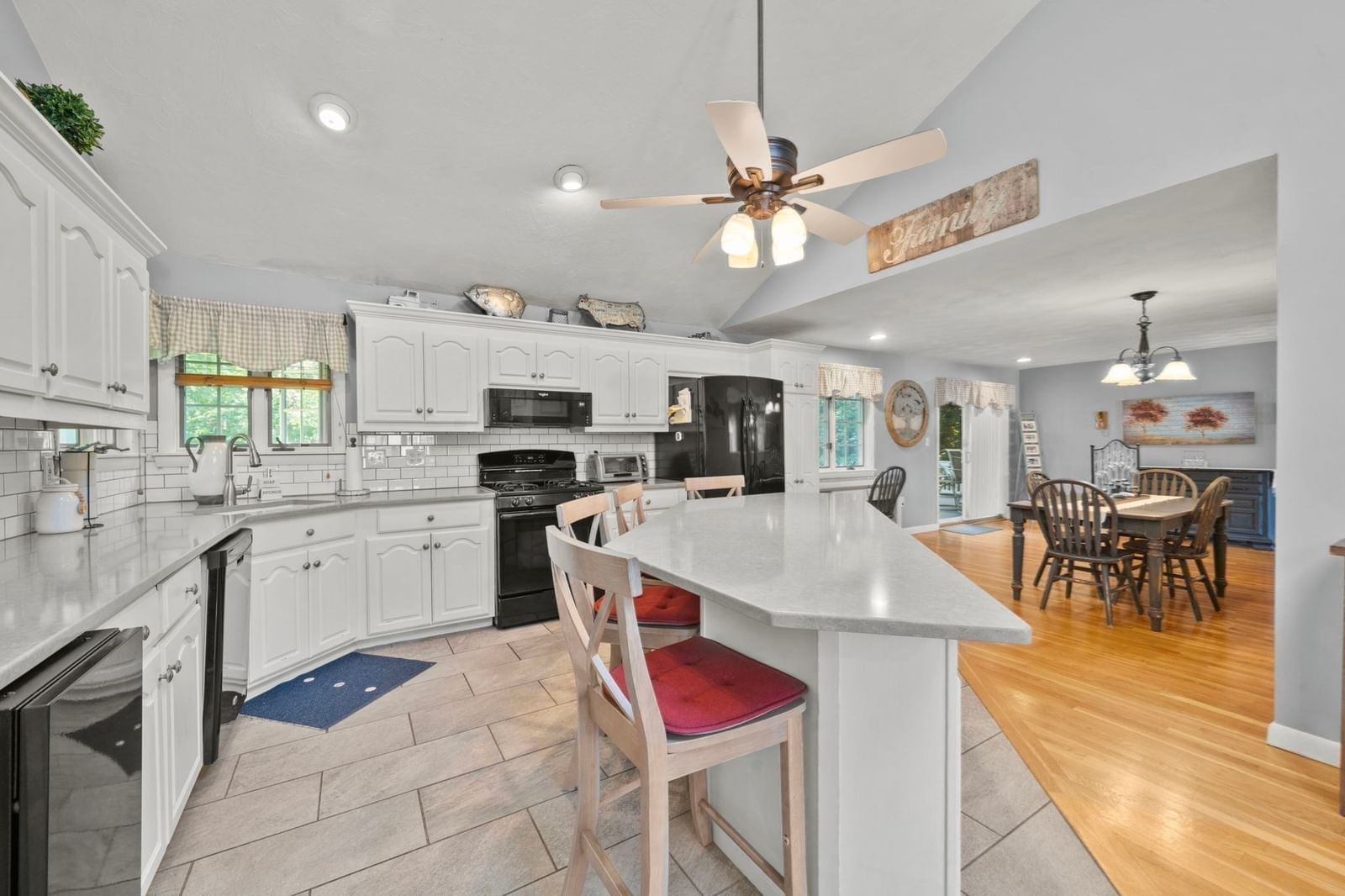 31 Columbus Road Woburn — Photo 10 of 38