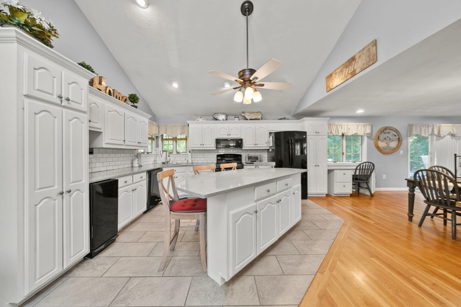 31 Columbus Road Woburn — Photo 11 of 38