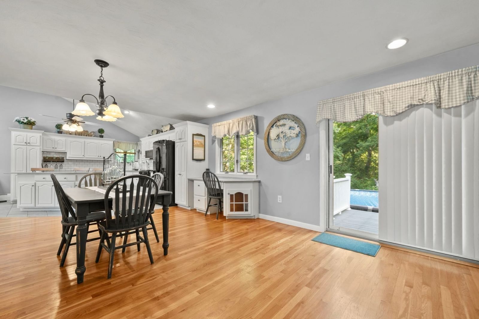 31 Columbus Road Woburn — Photo 13 of 38