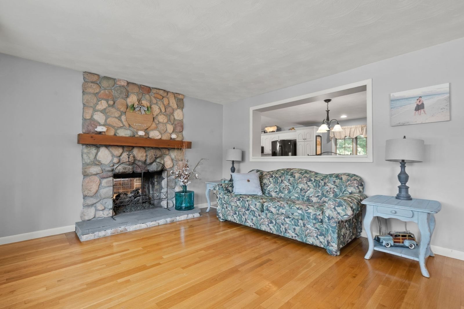 31 Columbus Road Woburn — Photo 5 of 38