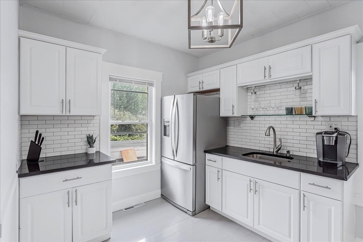 67 Curtis Rd Revere — Photo 3 of 35