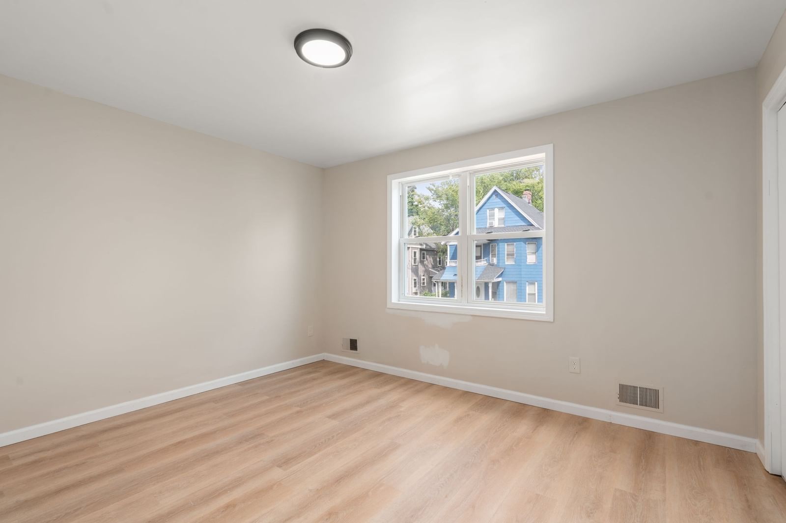 28 Dawes St Springfield — Photo 17 of 42